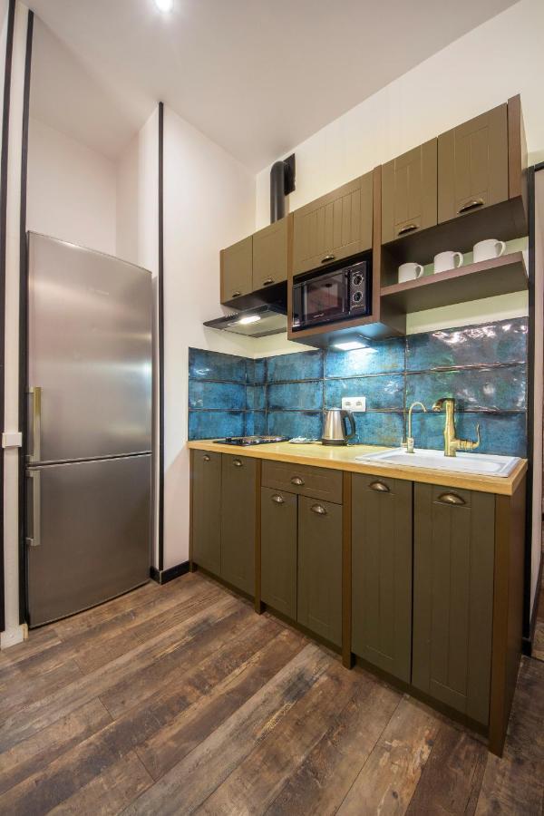 Self Check-In Apartments Near Landscape Alley Kiev Bagian luar foto
