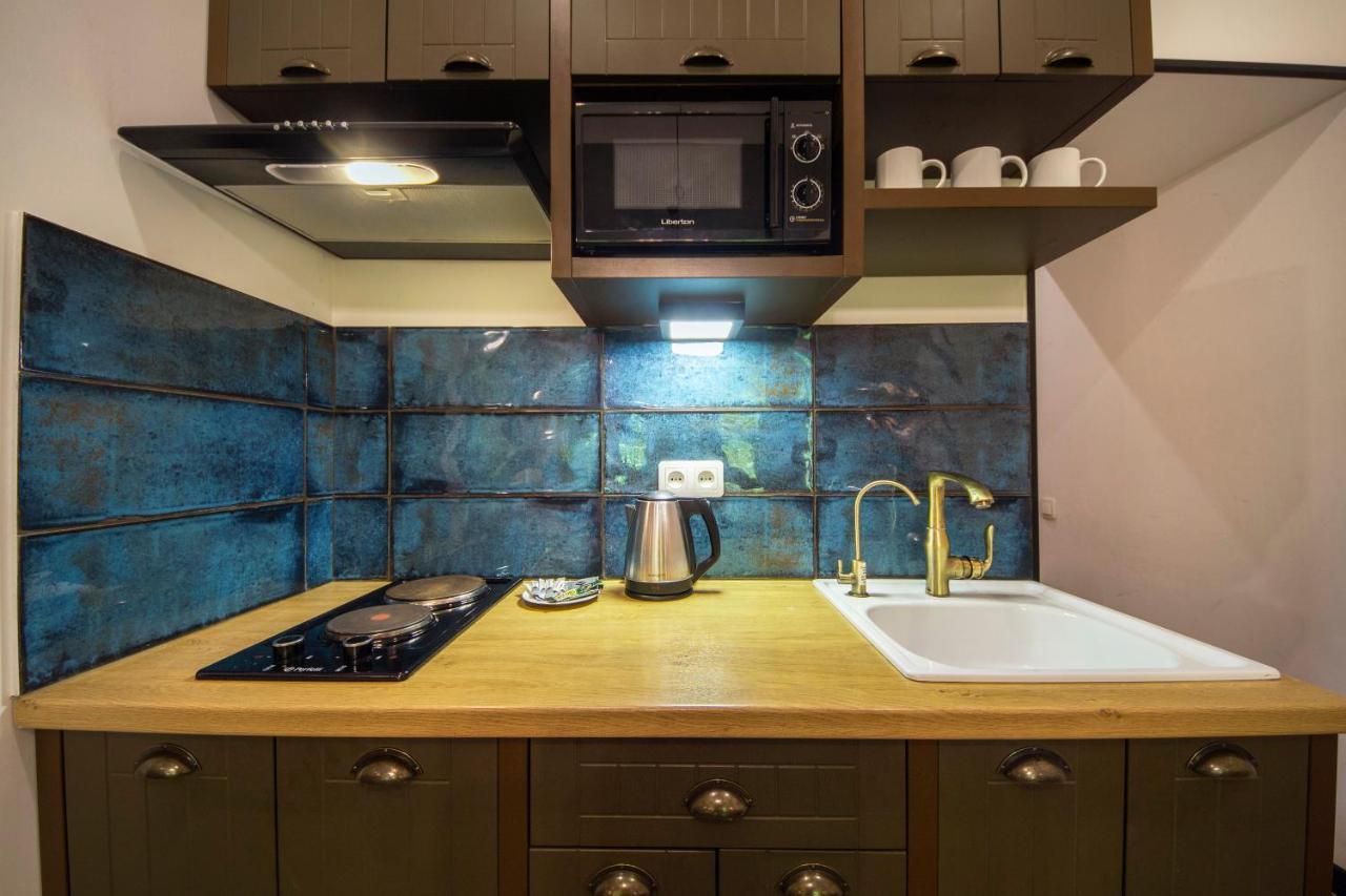 Self Check-In Apartments Near Landscape Alley Kiev Bagian luar foto