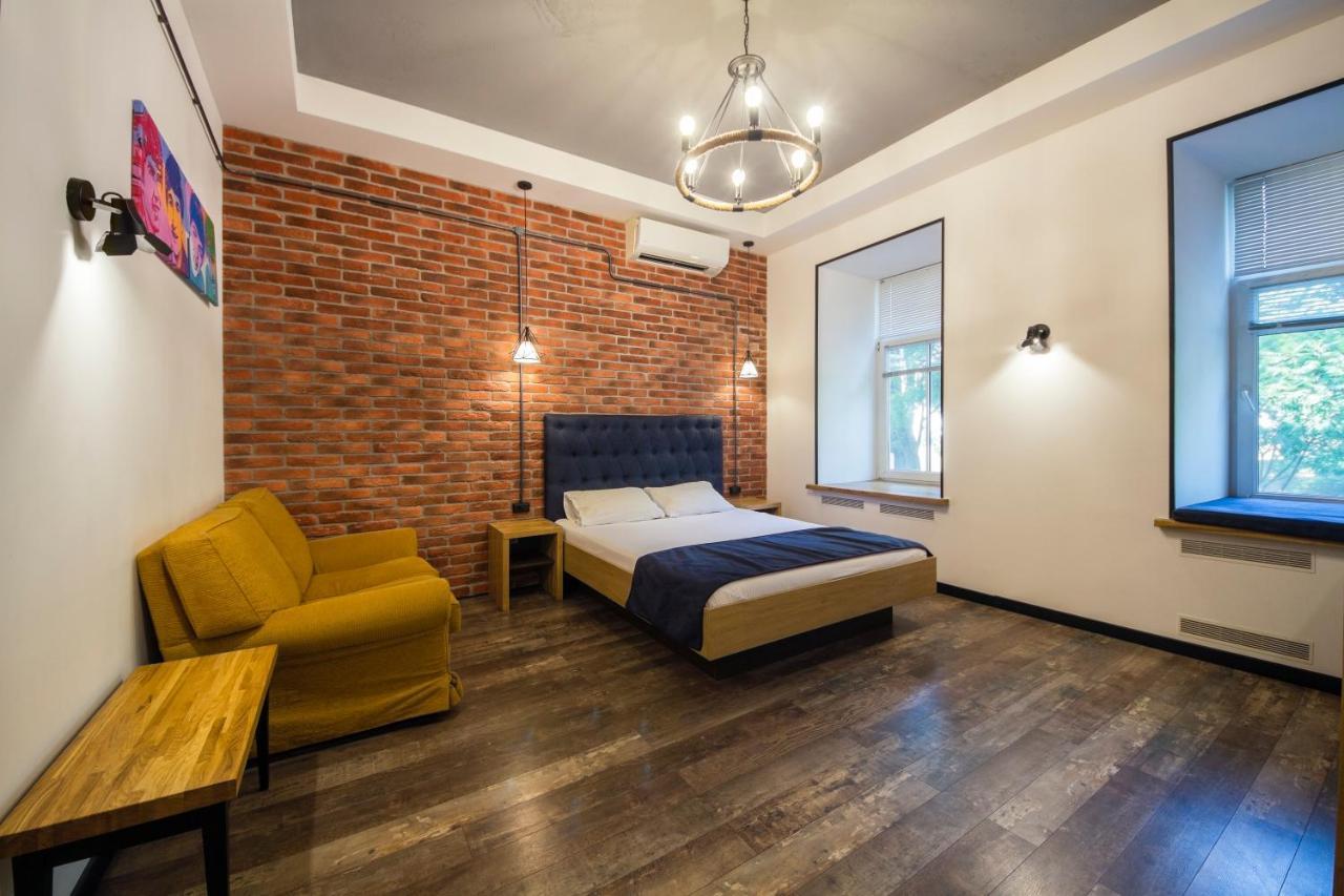 Self Check-In Apartments Near Landscape Alley Kiev Bagian luar foto