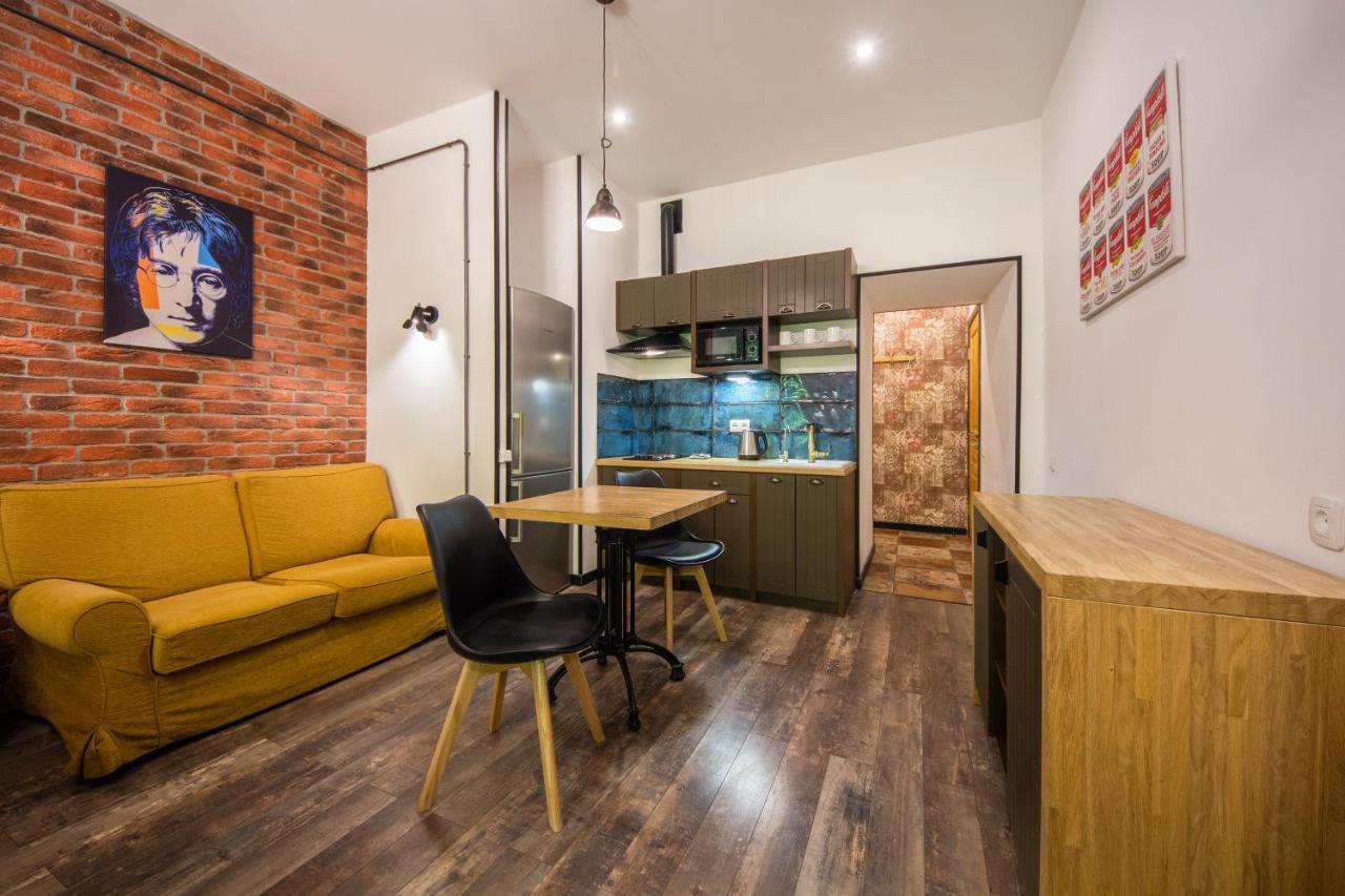 Self Check-In Apartments Near Landscape Alley Kiev Bagian luar foto