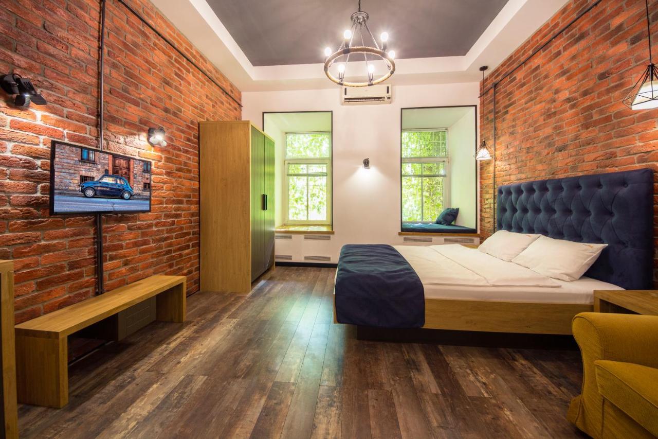 Self Check-In Apartments Near Landscape Alley Kiev Bagian luar foto