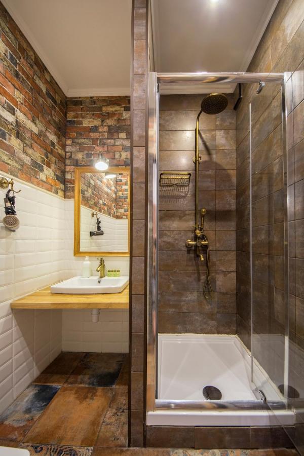 Self Check-In Apartments Near Landscape Alley Kiev Bagian luar foto