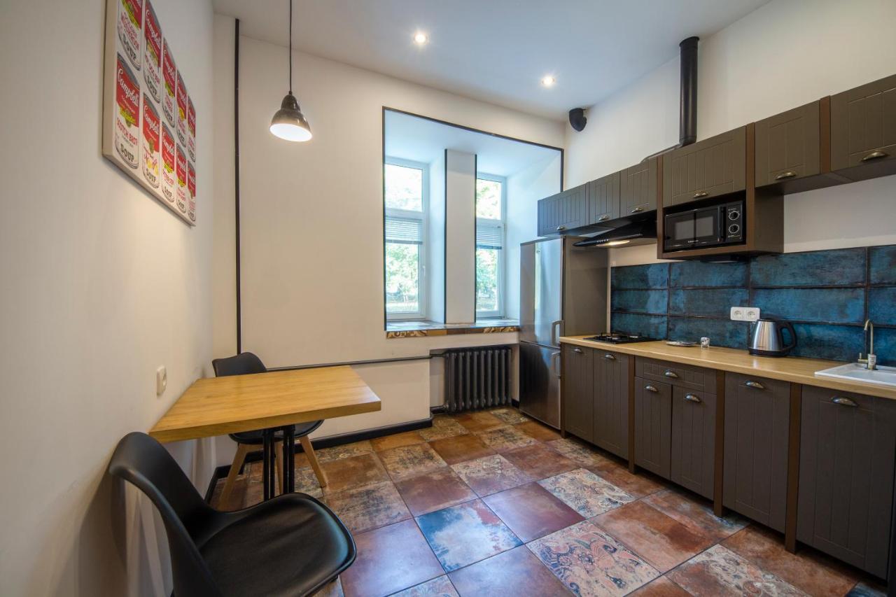 Self Check-In Apartments Near Landscape Alley Kiev Bagian luar foto