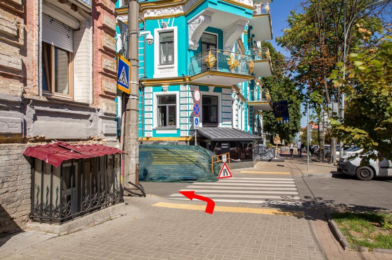 Self Check-In Apartments Near Landscape Alley Kiev Bagian luar foto