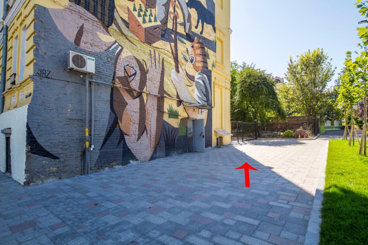 Self Check-In Apartments Near Landscape Alley Kiev Bagian luar foto